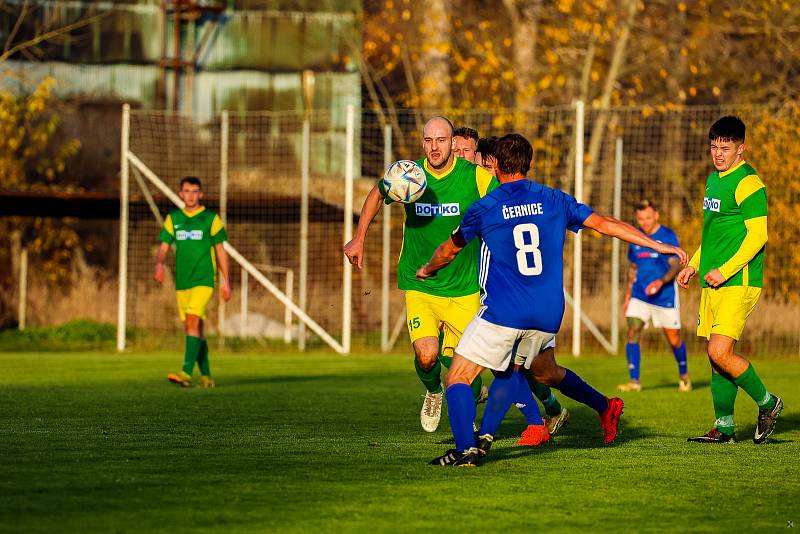 Fotbalisté TJ START Tlumačov (na snímku fotbalisté v zelených dresech).