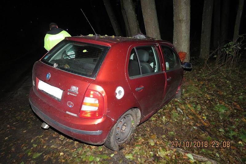 Havarovaný automobil Škoda Fabia. Škoda byla vyčíslena na 30 tisíc korun.