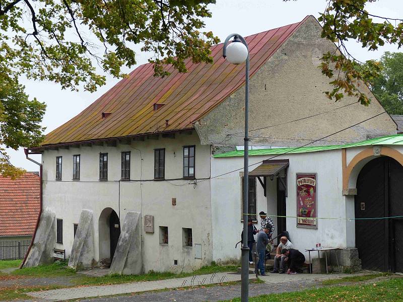 OBJEKT STARÉ POŠTY. V dohledné době by se měl dočkat nové střechy a dalších úprav.