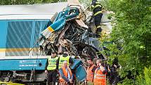 U obce Milavče mezi Domažlicemi a Blížejovem se ve středu ráno srazily dva vlaky. Tři lidé nehodu nepřežili.