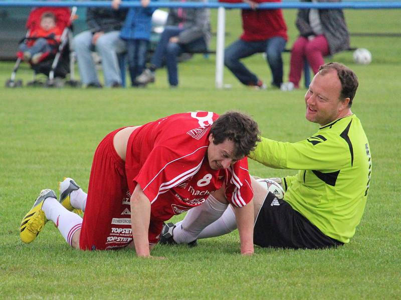 Fotbal ve Staňkově slavil 90. let existence. V rámci oslav se tamní stará garda utkala s Amforou.