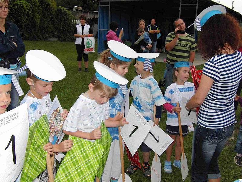 Z šerpování a pasování dětí na školáky v MŠ Kout na Šumavě.