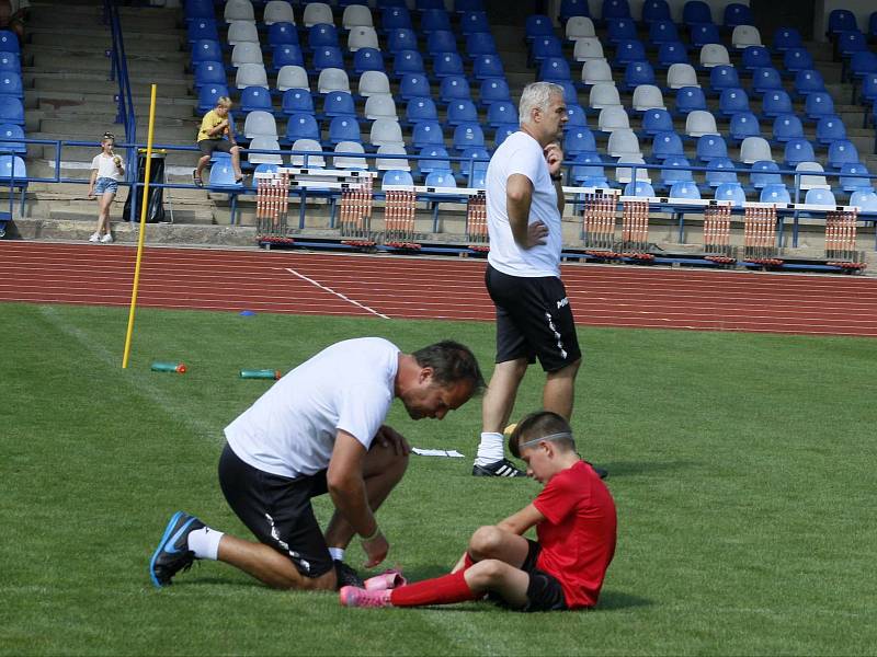 Fotbalisté z domažlické Jiskry si ve středu zahráli přátelský zápas se žáky FK Hodonín.