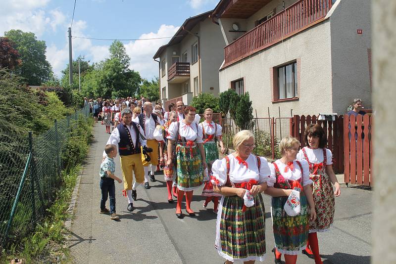 Rodáci a přátelé obce se o víkendu sešli v Chrastavicích. Uctili památku padlých z první světové války a Boženu Němcovou.