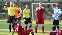 FK Holýšov B (v modrém) - Sokol Osvračín (v červeném) 2:2, na penalty 2:4.