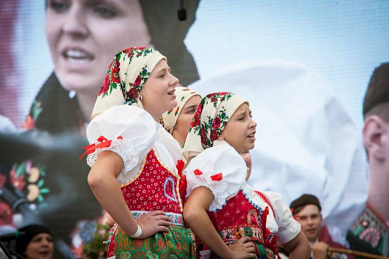 V Domažlicích se tento víkend odehrávají Chodské slavnosti a Vavřinecká pouť. Chodské slavnosti patří vůbec k nejstarším a největším národopisným slavnostem v České republice.