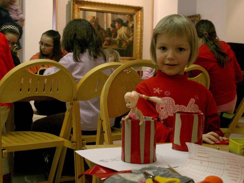 O jarních prázdninách se děti zabavily i výrobou kontejnerů na tužky v prostorách Galerie bratří Špillarů.