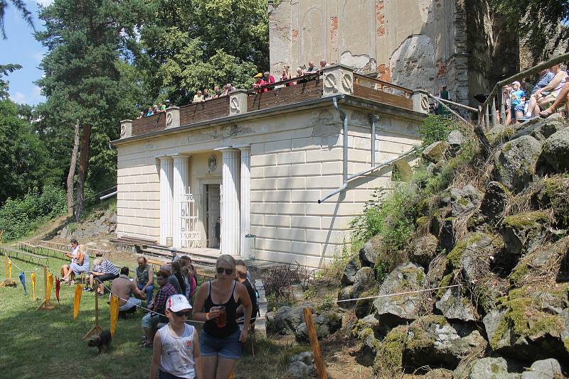 Letos se uskutečnila již třetí bitva na svaté Anně. Tentokrát se dobýval hrad. Nechyběly ani souboje s meči a palné zbraně.