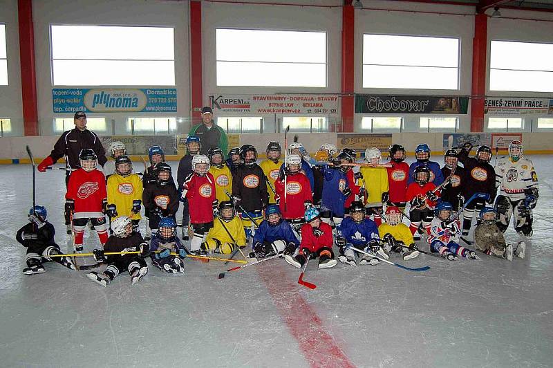 Z tréninku hokejové základny HC Domažlice.