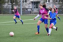 Fotbalistky TJ Jiskra Domažlice (na archivním snímku hráčky ve fialových dresech) deklasovaly v přípravě jihočeskou Blatnou vysoko 7:0.