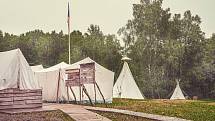 Kniha Po pěšinách Bělskem představuje historii regionu a jeho proměny. Součástí jsou dobové fotografie zaniklých obcí i aktuální snímky. Někdejší Frančinu Huť v současnosti oživují skauti.