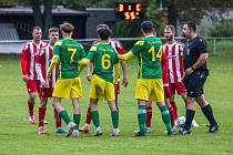 Fotbalisté TJ Start Tlumačov (na archivním snímku hráči v zelených dresech) zdolali Mrákov brankou Rottenborna těsně 1:0.