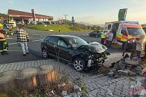 V Horní Folmavě se srazily dva osobní vozy, řidička utrpěla těžká zranění