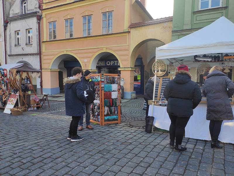 Jednodenní Vánoční trhy v Domažlicích přilákaly v sobotu 18. prosince spoustu návštěvníků. Lidé zavzpomínali i na Havla, který zemřel přesně před deseti lety.