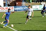 13. kolo FORTUNA ČFL, skupina A: FK Motorlet Praha (modří) - TJ Jiskra Domažlice (hráči v bílých dresech) 1:1 (1:1).