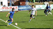 13. kolo FORTUNA ČFL, skupina A: FK Motorlet Praha (modří) - TJ Jiskra Domažlice (hráči v bílých dresech) 1:1 (1:1).