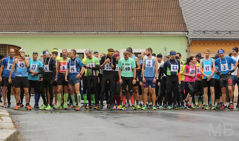 Více než 60 závodníků vyběhlo ze Kdyně na horskou chatu Koráb vzdálenou 6,3 kilometru  s převýšením 365 metrů. Běh se uskutečnil po dvou letech.