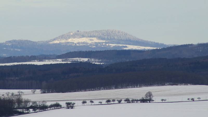 Rozhledna na Šibeničním vrchu nad Horšovským Týnem a výhledy do širokého okolí.