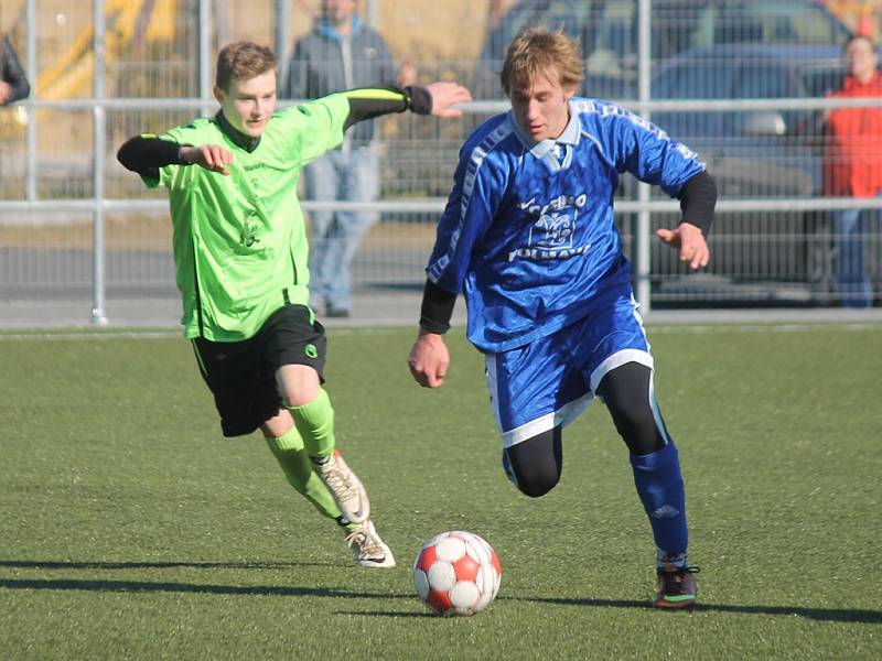 Z přípravného utkání mladších dorostenců Jiskry Domažlice se soupeřem z Chamu.