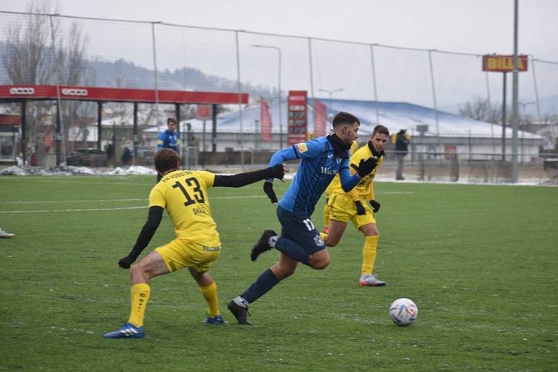 SOUBOJ TÝMŮ Z ČFL mezi Robstavem Přeštice a domažlickou Jiskrou skončil remízou 5:5. Foto: Jiří Pojar