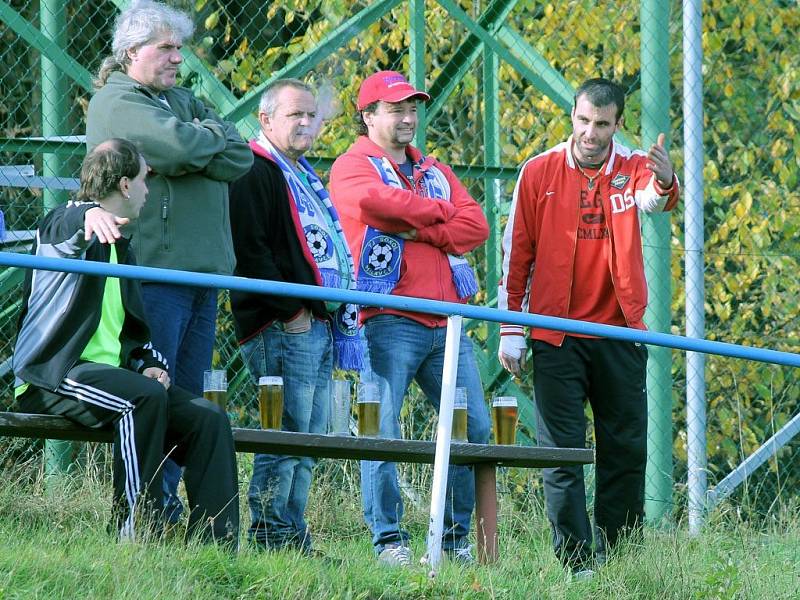 Z šlágru 10 kola okresního přeboru mezi fotbalisty Hraničář Česká Kubice a Sokol Milavče. 