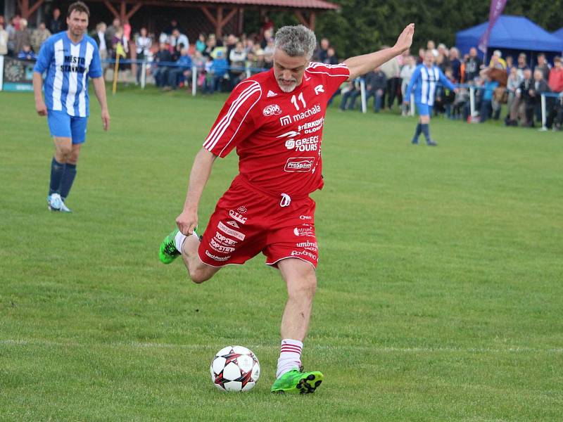 Fotbal ve Staňkově slavil 90. let existence. V rámci oslav se tamní stará garda utkala s Amforou.