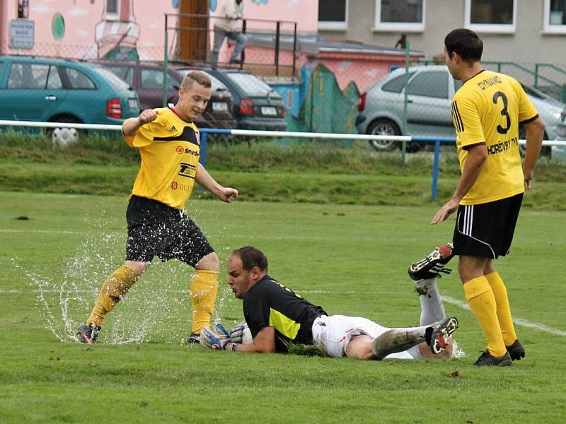 Z utkání mezi fotbalisty TJ Slavoj Koloveč A a FC Dynamo H. Týn A.