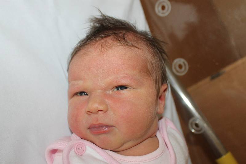 Karolína Kabourková z Tlumačova se narodila v domažlické porodnici 11. listopadu v 1:27 s váhou 3710 gramů a 52 centimetry.