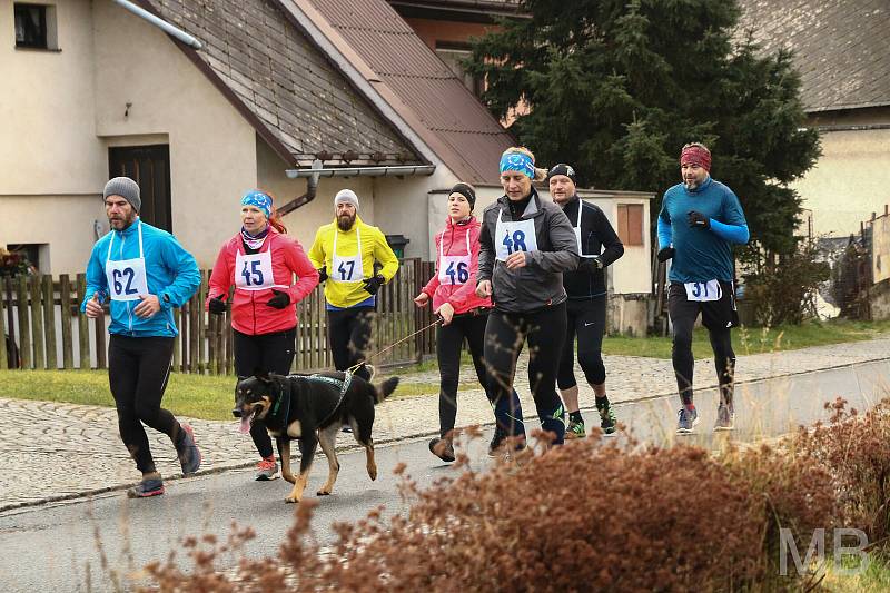 Více než 60 závodníků vyběhlo ze Kdyně na horskou chatu Koráb vzdálenou 6,3 kilometru  s převýšením 365 metrů. Běh se uskutečnil po dvou letech.