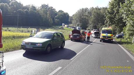 K dopravní nehodě tří osobních aut došlo ve čtvrtek ráno nedaleko Smolovského rybníka.