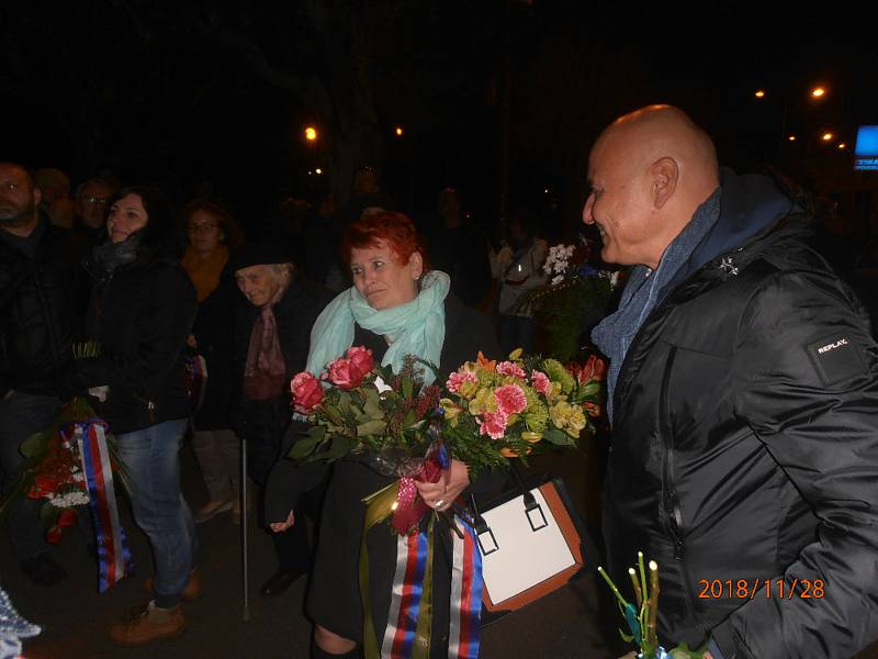 Vernisáž odhalila Pamětní desku na budově MKS Modrá hvězda ve Kdyni.