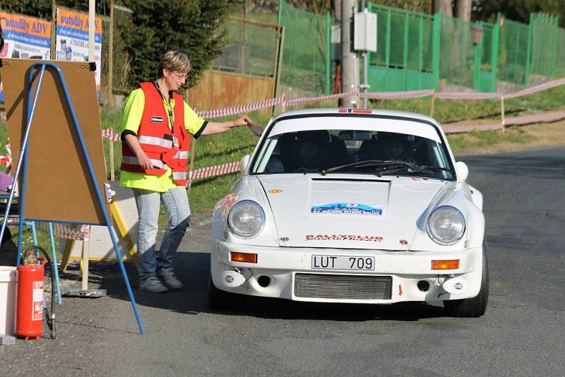 Cíl jedné rychlostní zkoušky byl opět na Hájovně u Kdyně. A vozy WRC přilákaly mnohem víc diváků než v předešlých letech. Auta diváků stála až do staré Kdyně.