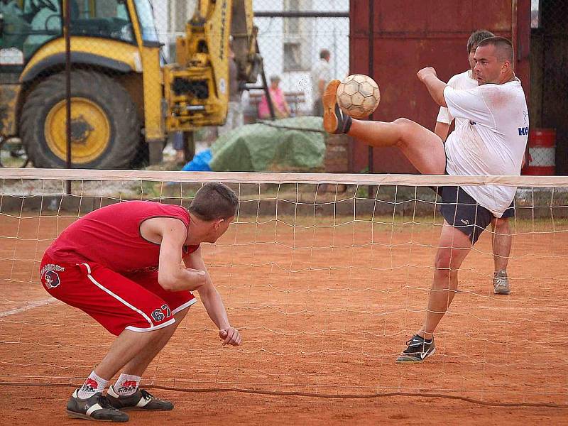 Z nohejbalového turnaje v Dílích.