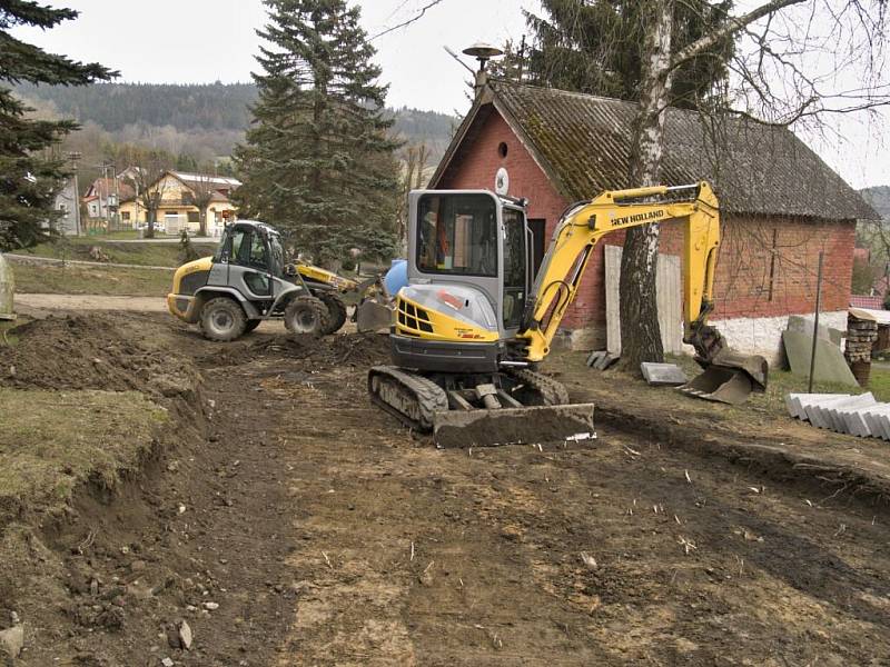 Stavební úpravy v Loučimi.