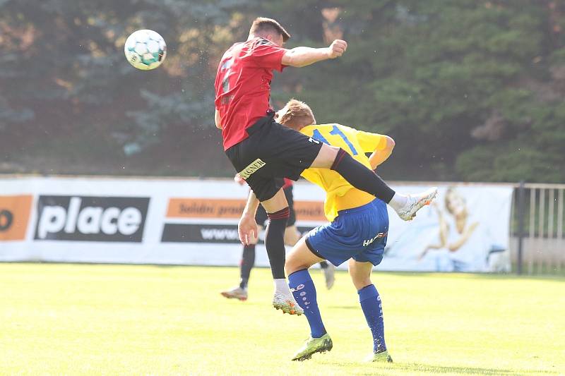 SK Rakovník  (ve žlutém) dobře začal, vedl 2:0, ale po obratu slavily Domažlice výhru 4:3.