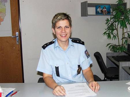 Fotogalerie: Dagmar Brožová. Po získání zkušeností v různých složkách  policie dělá okresní policejní mluvčí. - Domažlický deník