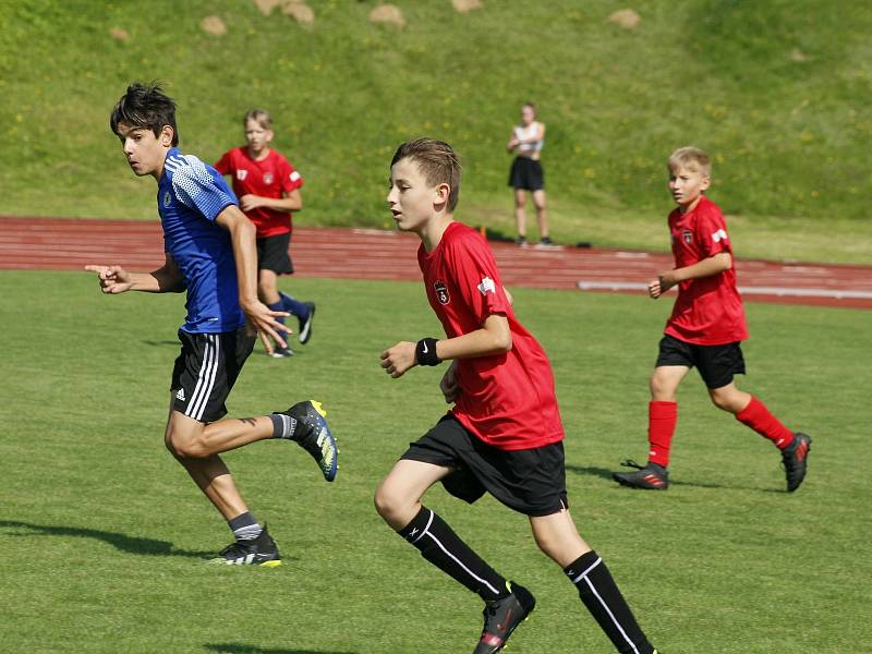 Fotbalisté z domažlické Jiskry si ve středu zahráli přátelský zápas se žáky FK Hodonín.
