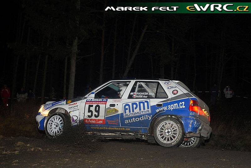 Petr Dufek se Slávou Ducháčkem na Rallye Šumava 2007 v Petrovo nejoblíbenějším závodním voze Škoda Felicia Kit Car.