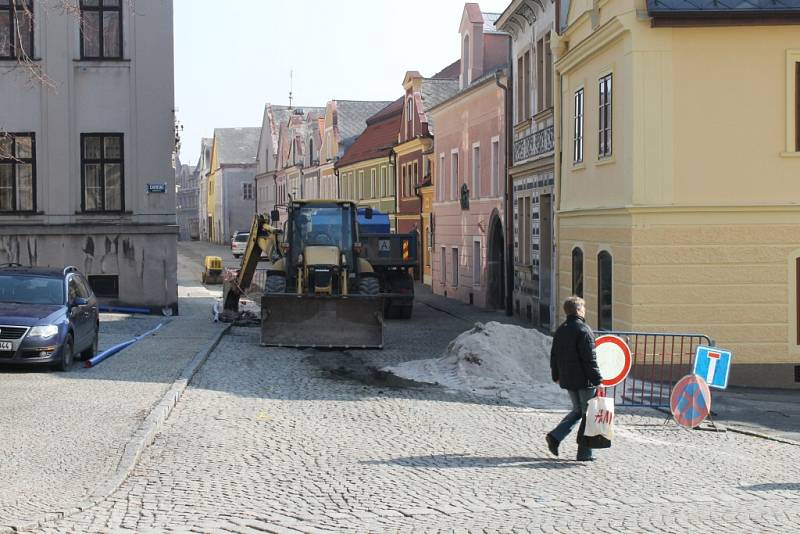 Stavební práce v domažlických ulicích, březen 2012.