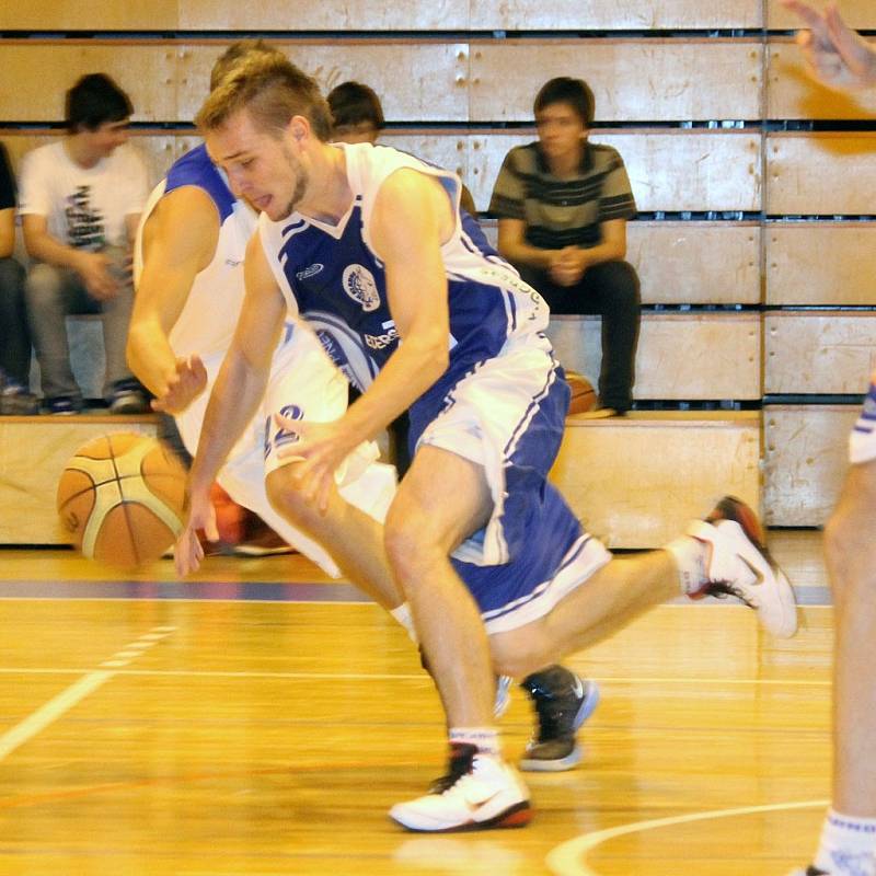 Z pohárového utkání basketbalistů Jiskry Domažlice s BK Kladno.