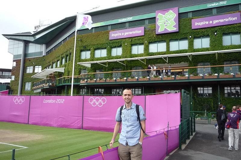 DOMAŽLIČAN NA OLYMPIÁDĚ. Jiří Pivoňka před Wimbledonem.