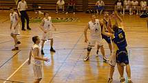 Basketbalisté Jiskry Domažlice v utkání s Teplicemi.