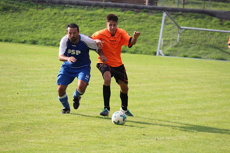 Jedenáctigólová demolice Chodova B (oranžové fresy) v Mrákově s místní rezervou (modré dresy).