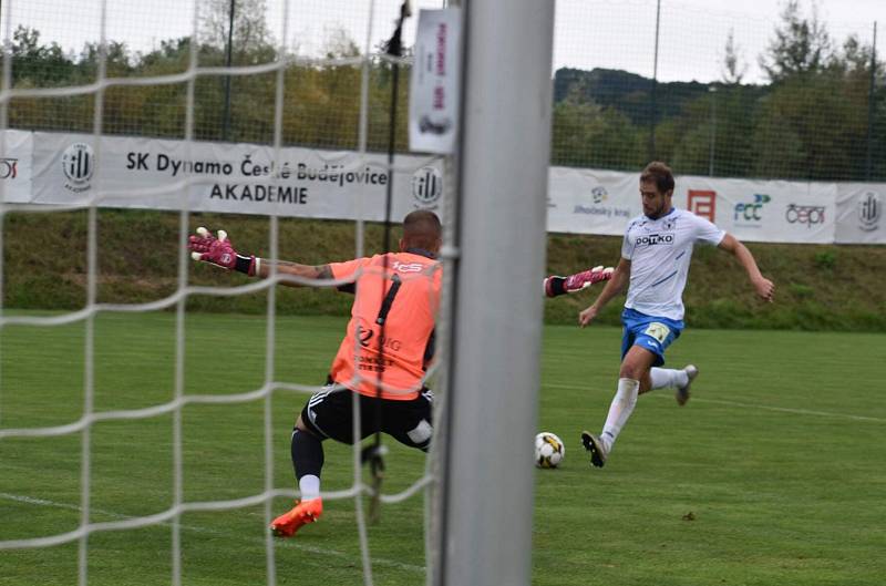 3. kolo FORTUNA ČFL A: Dynamo České Budějovice B - TJ Jiskra Domažlice (hráči v bílých dresech) 0:1 (0:1).