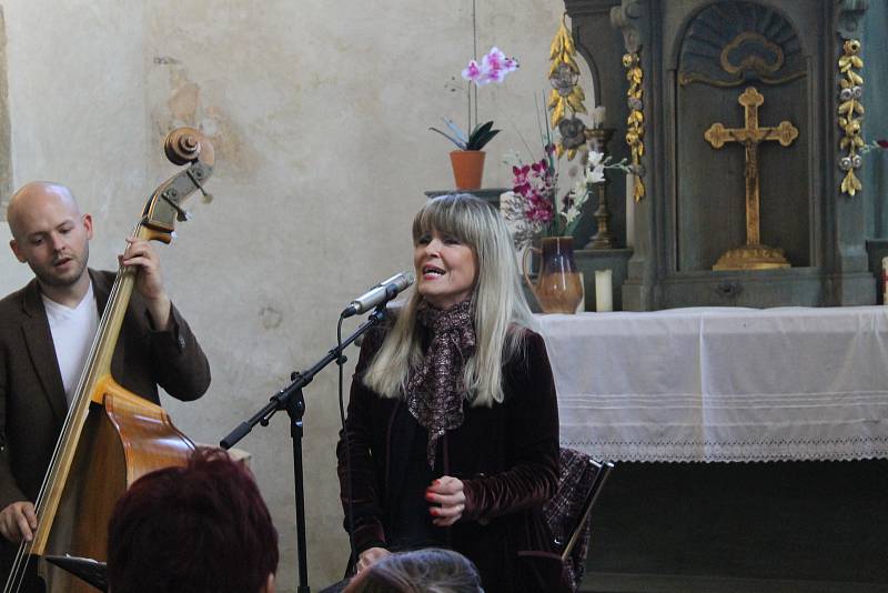 Koncert Chantal Poullain v kostele sv. Mikuláše v Čečovicích.