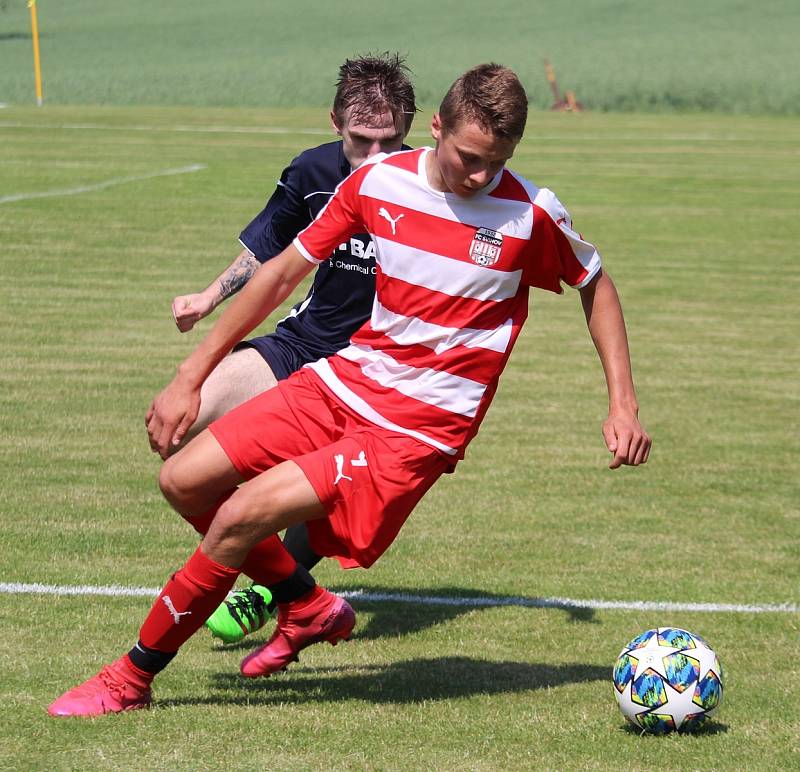 Slavoj Koloveč A (v modrém) - FC Švihov (v červeném) 5:1.