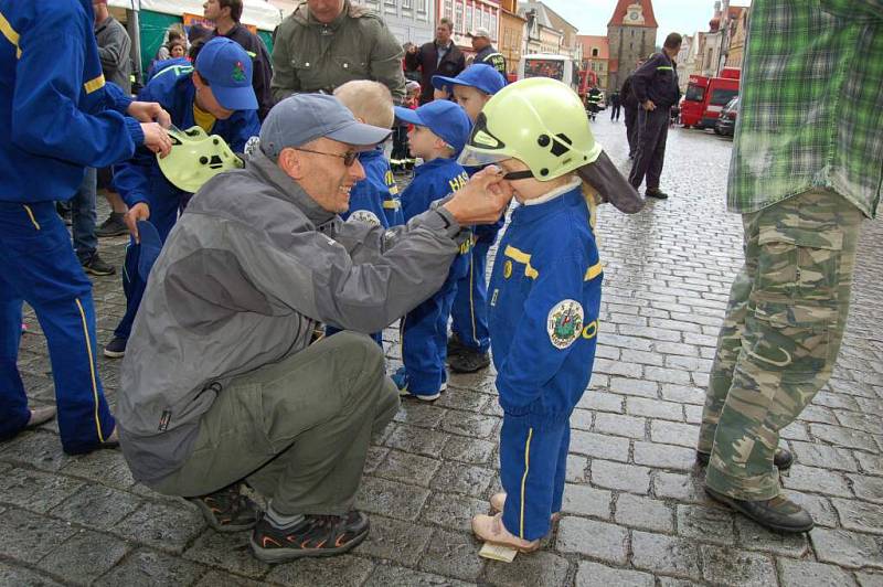 Z festivalu přípravek mladých hasičů v Domažlicích.