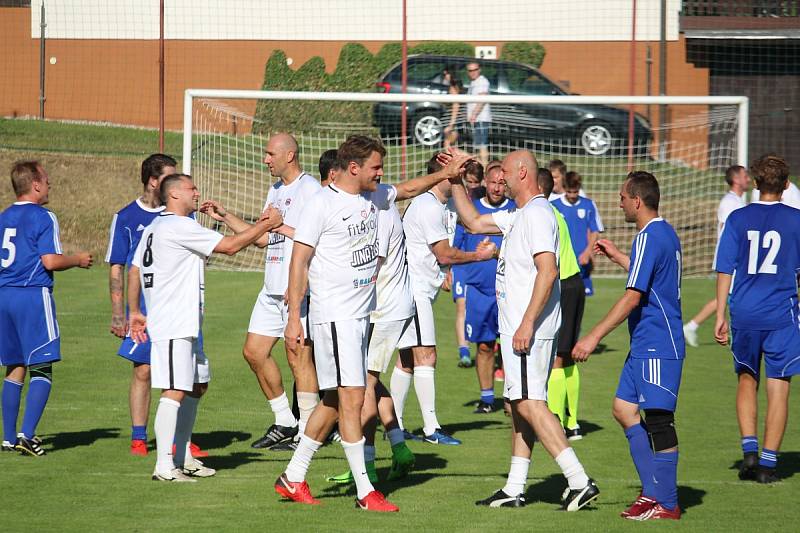 Přátelský zápas na oslavu 55 let herce Ivana Trojana v Krchlebech: šKrchlebský samet - Real Top Praha 6:10.