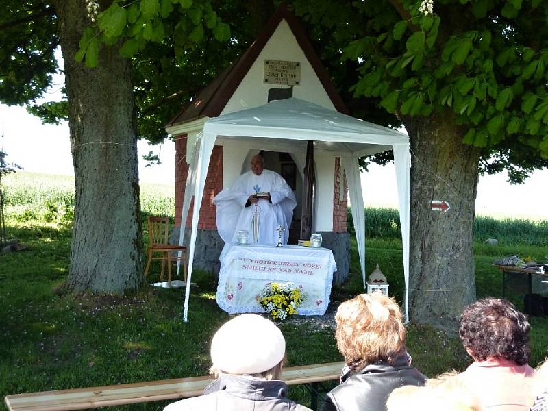 Nedávná Slavnost Nejsvětější Trojice nad Chodskou Lhotou.