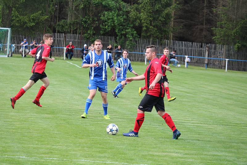 Staňkovští fotbalisté zdolali hokejisty Plzně 4:2.